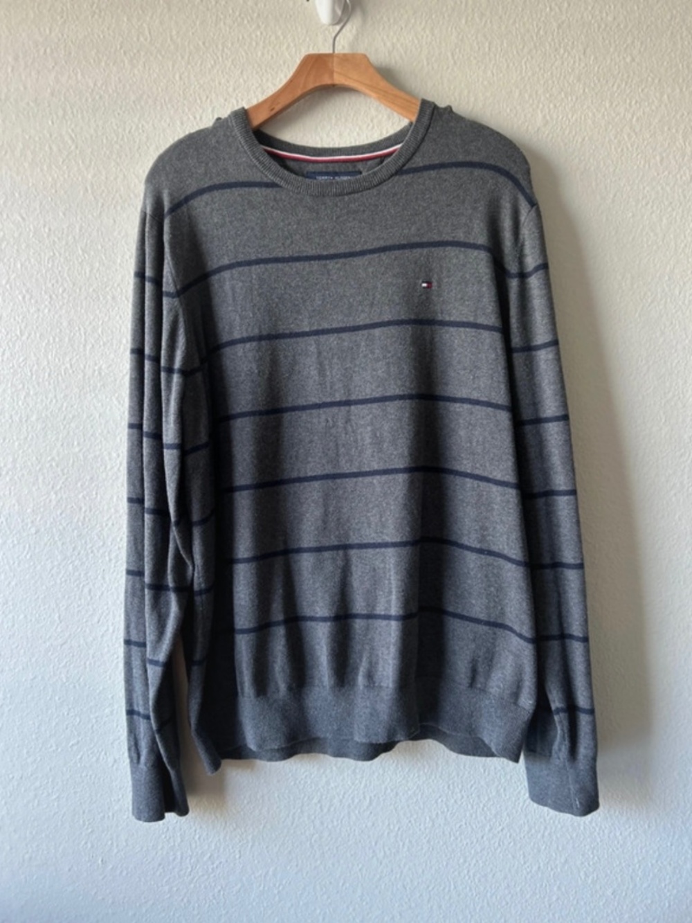 Tommy Hilfiger grey and navy striped crew neck pullover sweater, size XL